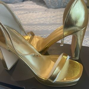 Beautiful Gold Heels!